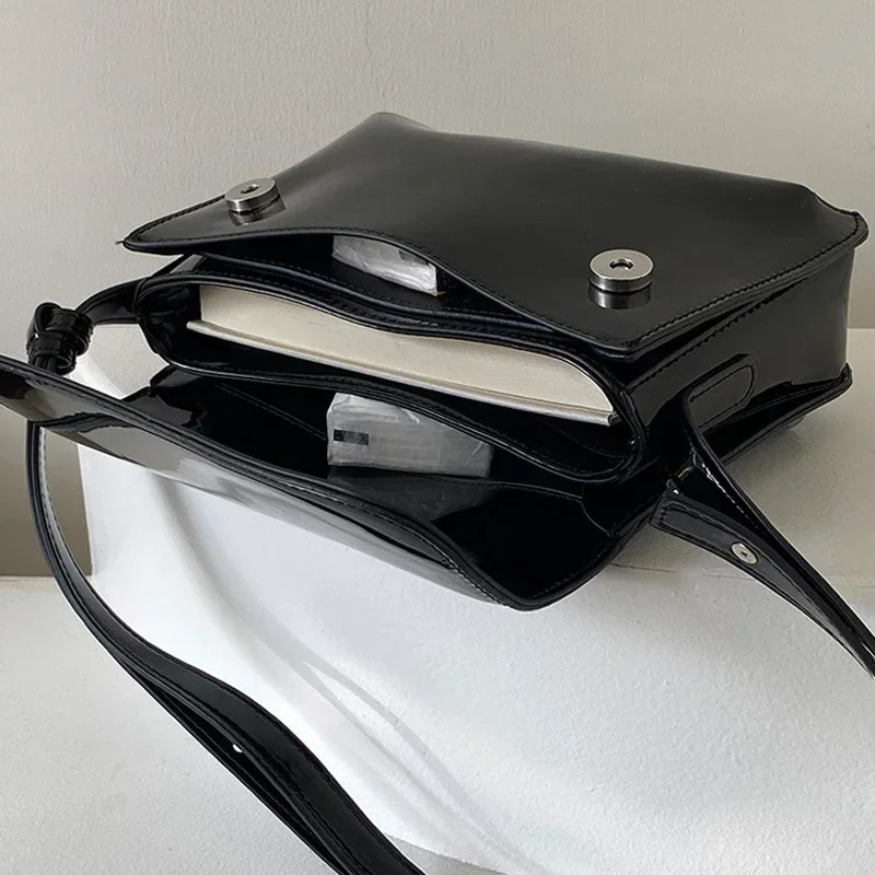 2025S New Free Shipping Designer Bag Retro Patent Leather Shoulder Flip Solid Color Bottom Red Cross Shaped Bag Womens Handbag