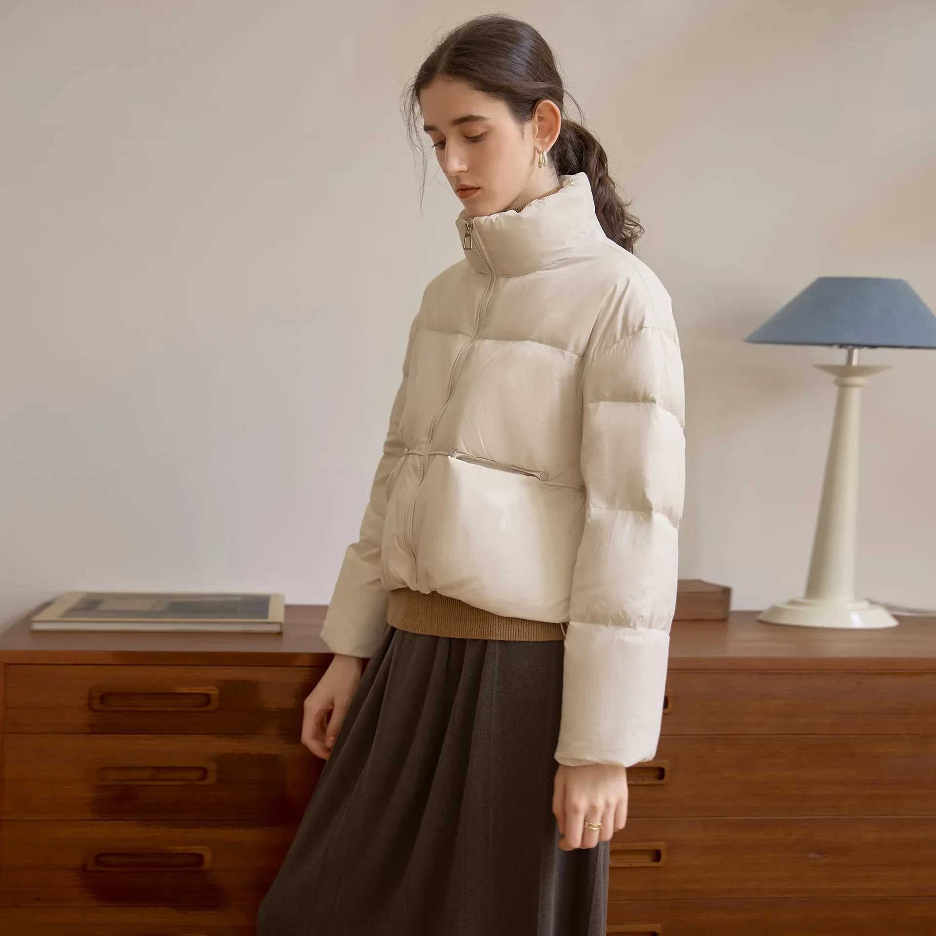 Winter New Casual Bread Down Coats Womens 2024 Solid Color Stand-Up Collar Long-Sleeved Thickened Pockets Short Down JacketX241019