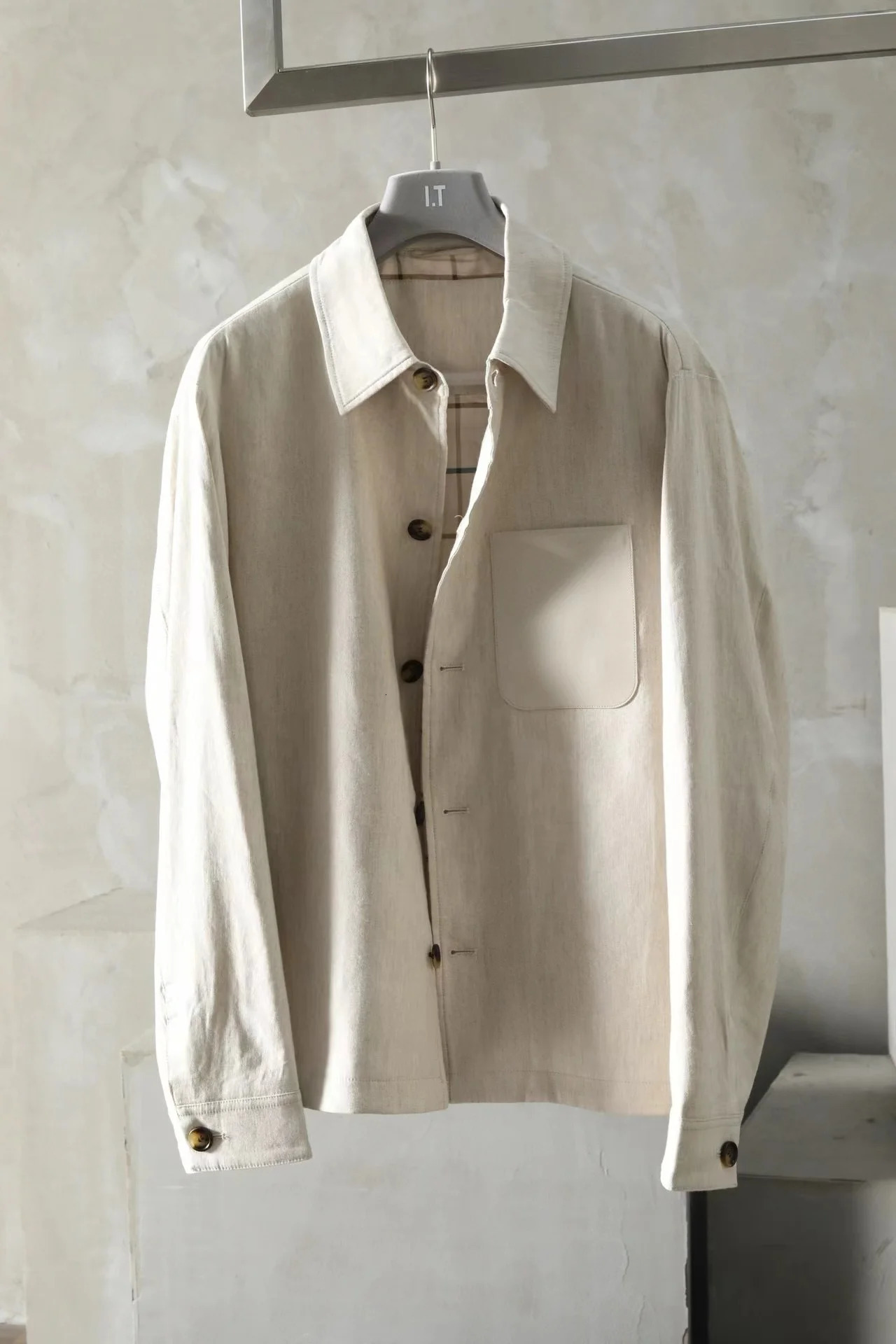Mens autumn and winter LP collar shirt retro style business casual mens long sleeved jacket 241007