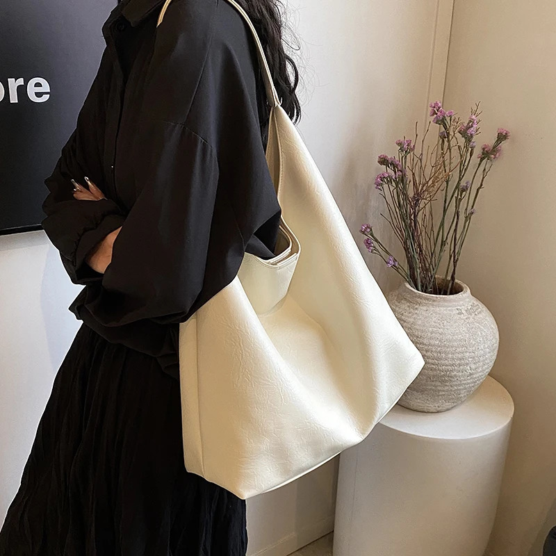 Retro large capacity commuting womens bag 2024 soft PU leather shoulder bag with pocket fashion trend er handbag 241018