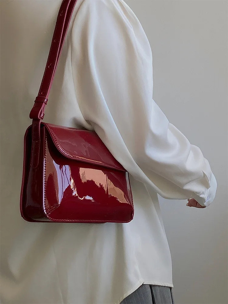 Wine Red PU Bottom Bag Womens Retro Lace Leather Shiny Buckle Shoulder Bag Elegant Cross Body Bag 241018