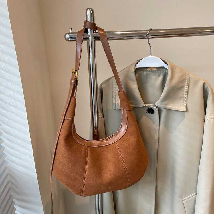 CMM Small and Niche Suede Soft Surface Single Shoulder Armpit Bag for Women New Versatile Crossbody Bag for Work and Commuting