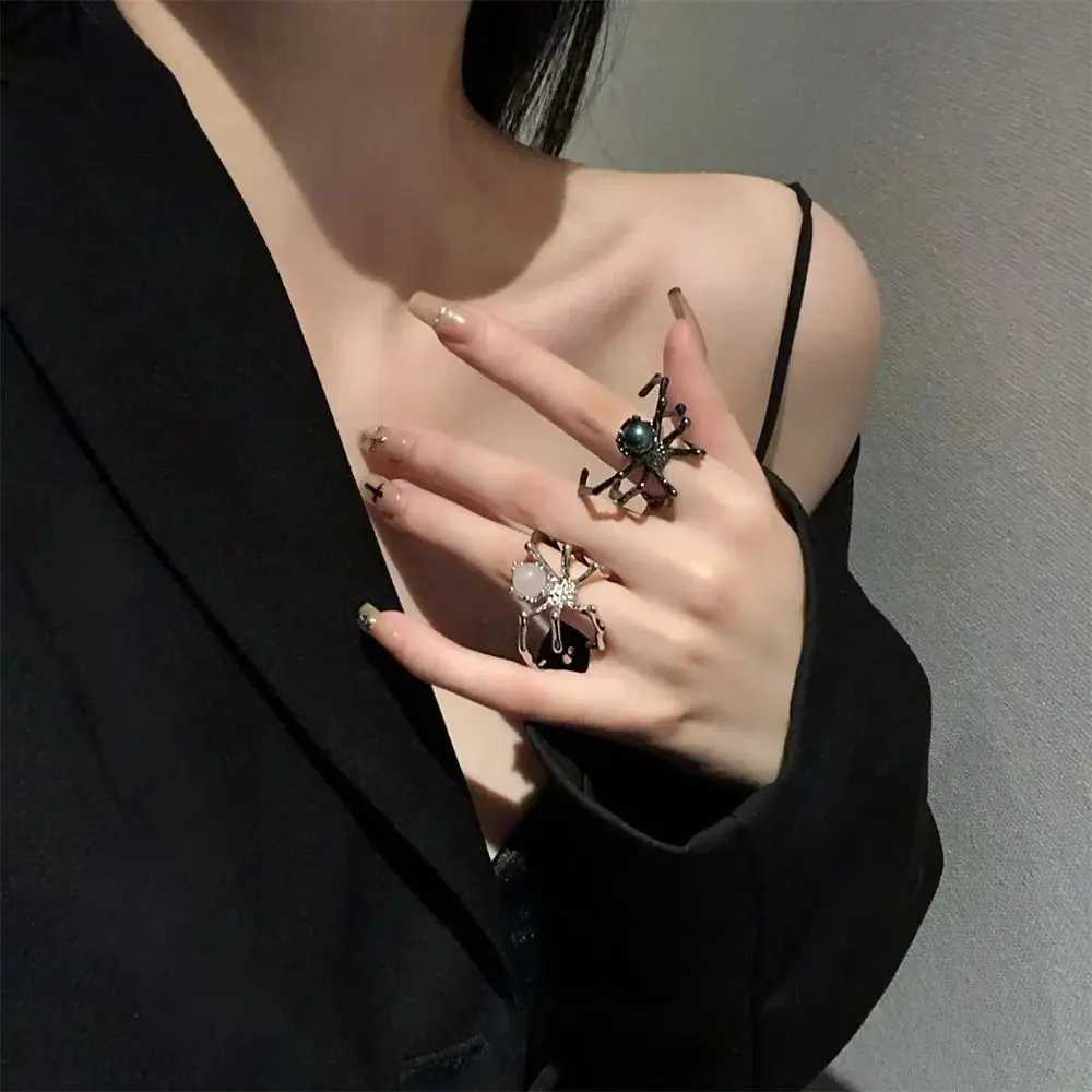 Neo Gothic Punk Black Spider Open Ring Retro Moonstone Black Ring Female Spider Finger Ring Jewelry Gift Y241019