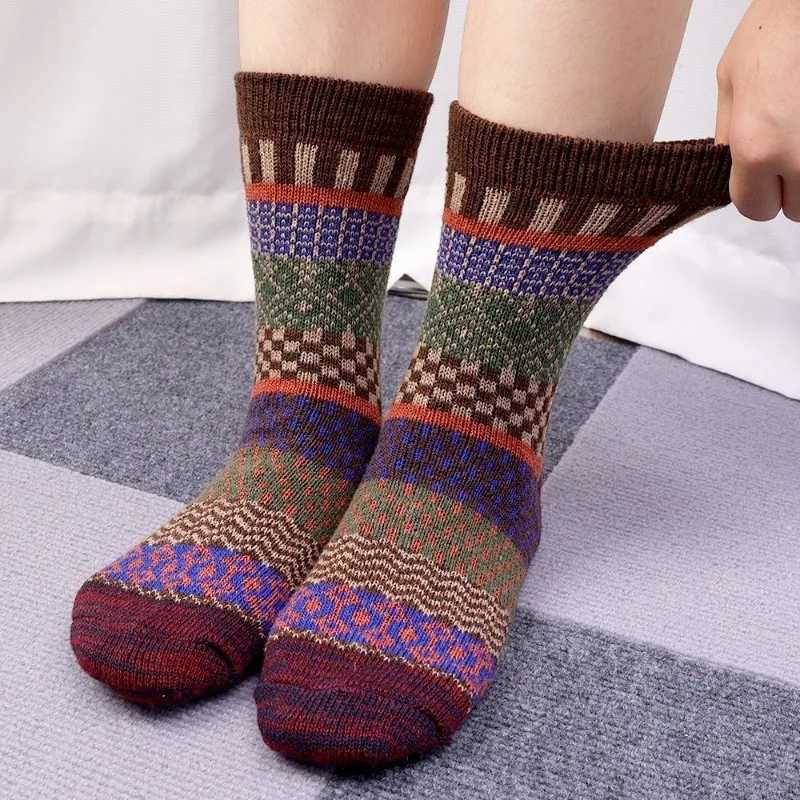 Autumn and Winter Middle Tube Socks Women Men Retro Trendy Ethnic Print Socks Anti Slip Breathable Unisex Cotton Warm SocksXJ241019