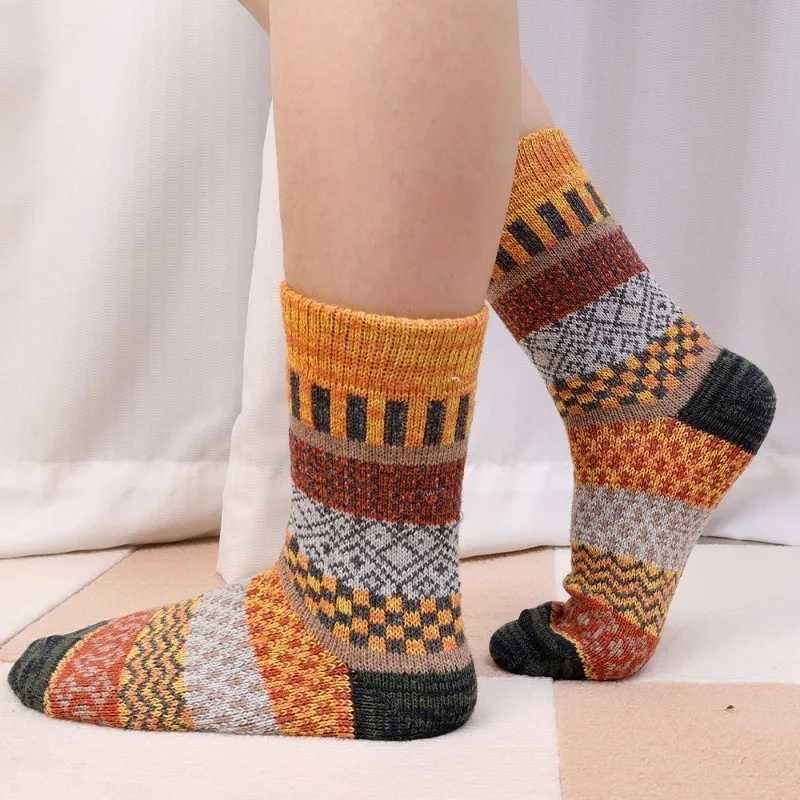 Autumn and Winter Middle Tube Socks Women Men Retro Trendy Ethnic Print Socks Anti Slip Breathable Unisex Cotton Warm SocksXJ241019
