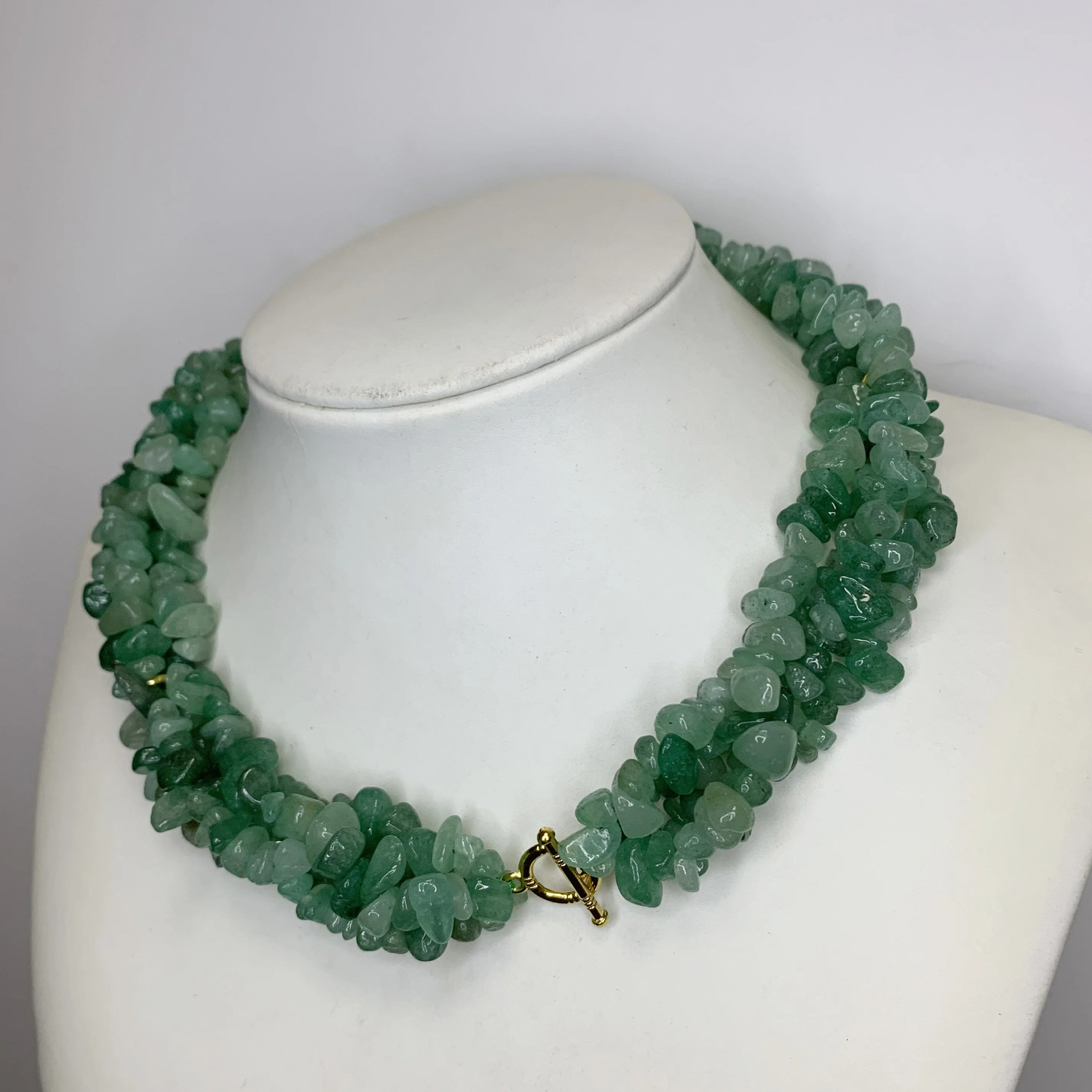 Natural green aventurines stone short necklace Clavicle chain multi-layer necklace Scar cover necklace Irregular chain 241018