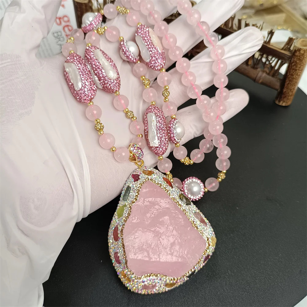 Natural Pink Crystal Natural Stone Irregular Pendant Necklace for Womens Fashion Womens Banquet Long Hair Clothing Chain Jewelry 241018