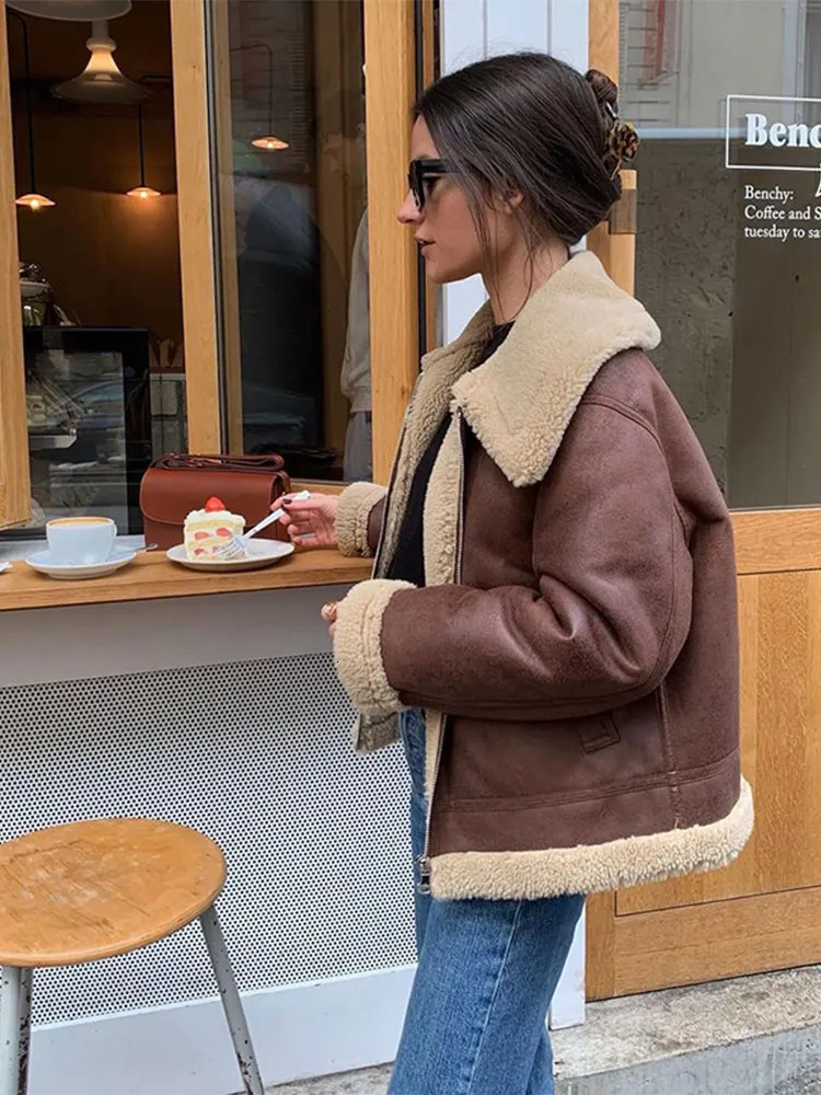 Retro Lamb Woolen Patchwork Short Coat Women Fashion Lapel Long Sleeves Leather Jacket Winter Lady Thick Warm Outerwear 241019
