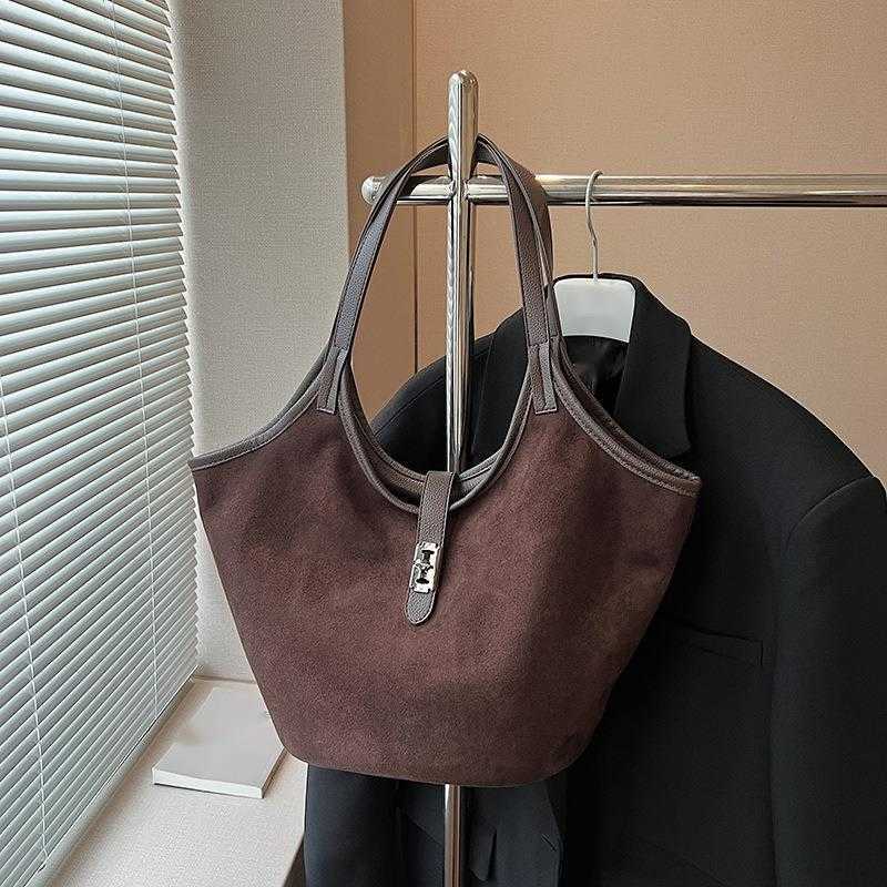 CMM Autumn and Winter Suede Bag for Women New Casual Large Capacity Shoulder Bag Commuting Tote Bag