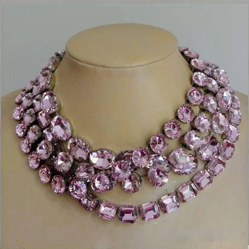 INS pink sparkling glass inlaid short necklace for womens party simple ball fashionable charm crystal collarbone chain jewelry 241018 ww