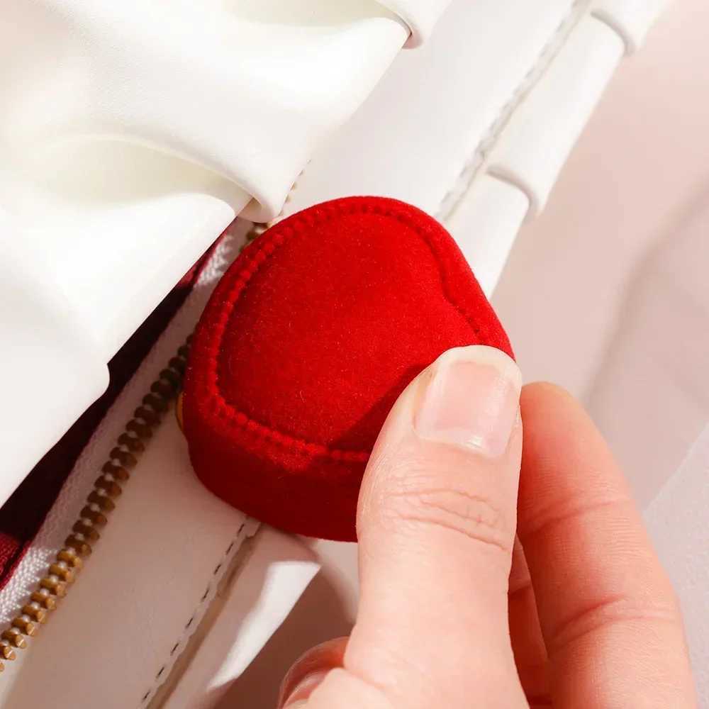 Floating Red Heart Ring Box for Wedding Rings Romantic Valentines Day Gift New Charm Jewelry Display Box Wholesale W241019
