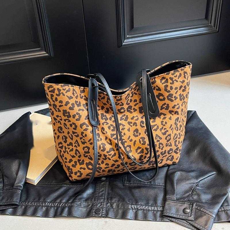 CMM Leisure Suede Large Capacity Bag New Autumn and Winter Popular Leopard Print Shoulder Bag Commuting Tote Bag