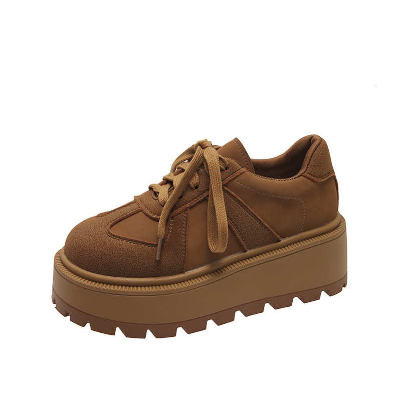 Sponge cake thick sole height increasing board shoes for women, 2024 autumn new versatile height increasing lightweight casual sports bread shoes