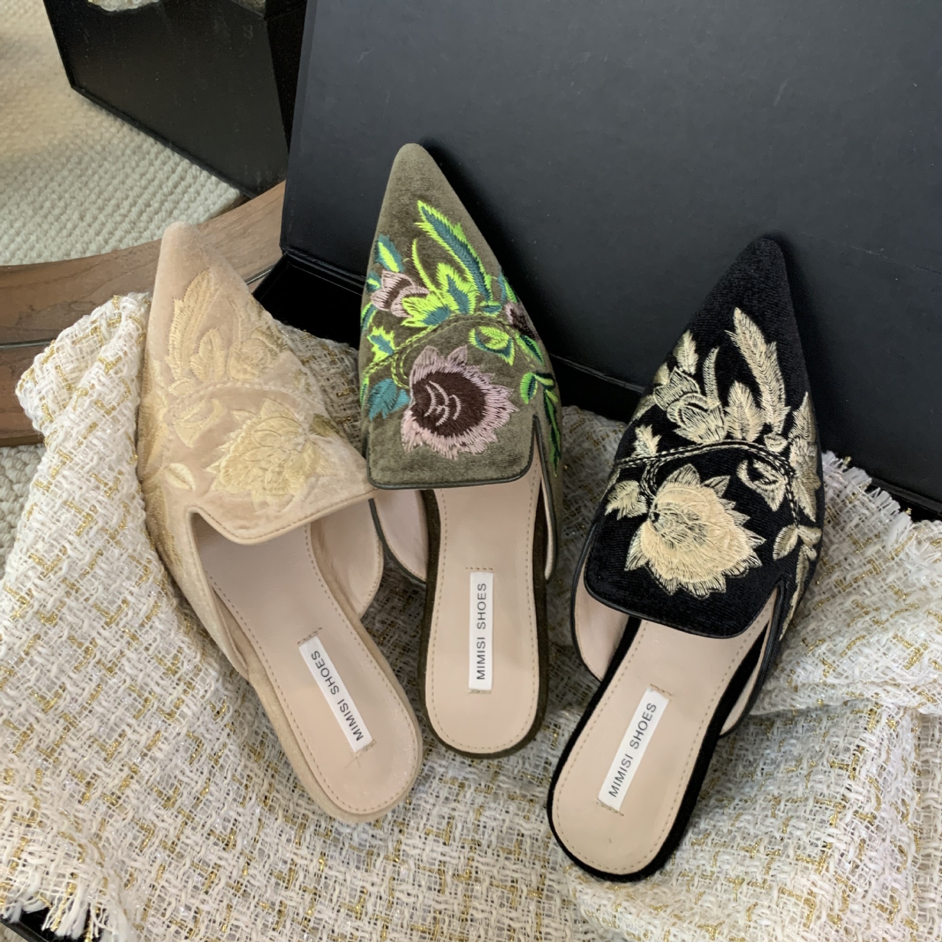 Spring 2024 New China-Chic Embroidery Flower Baotou Half Slippers Wear Fashionable Outwardly Pointed Head Flat Bottom Muller Women