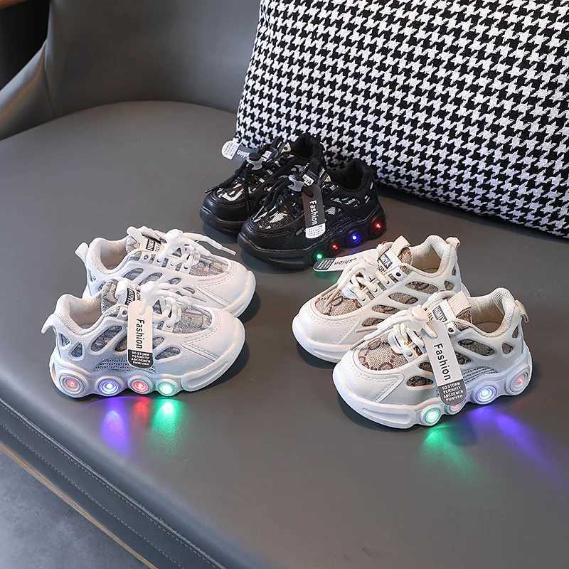Athletic Outdoor Oulai Lan Fashion LED Shoes Sports Shoes Childrens Breathable Mesh Casual Shoes Boys and Girls Lightweight Shoes Outdoor Running Shoe