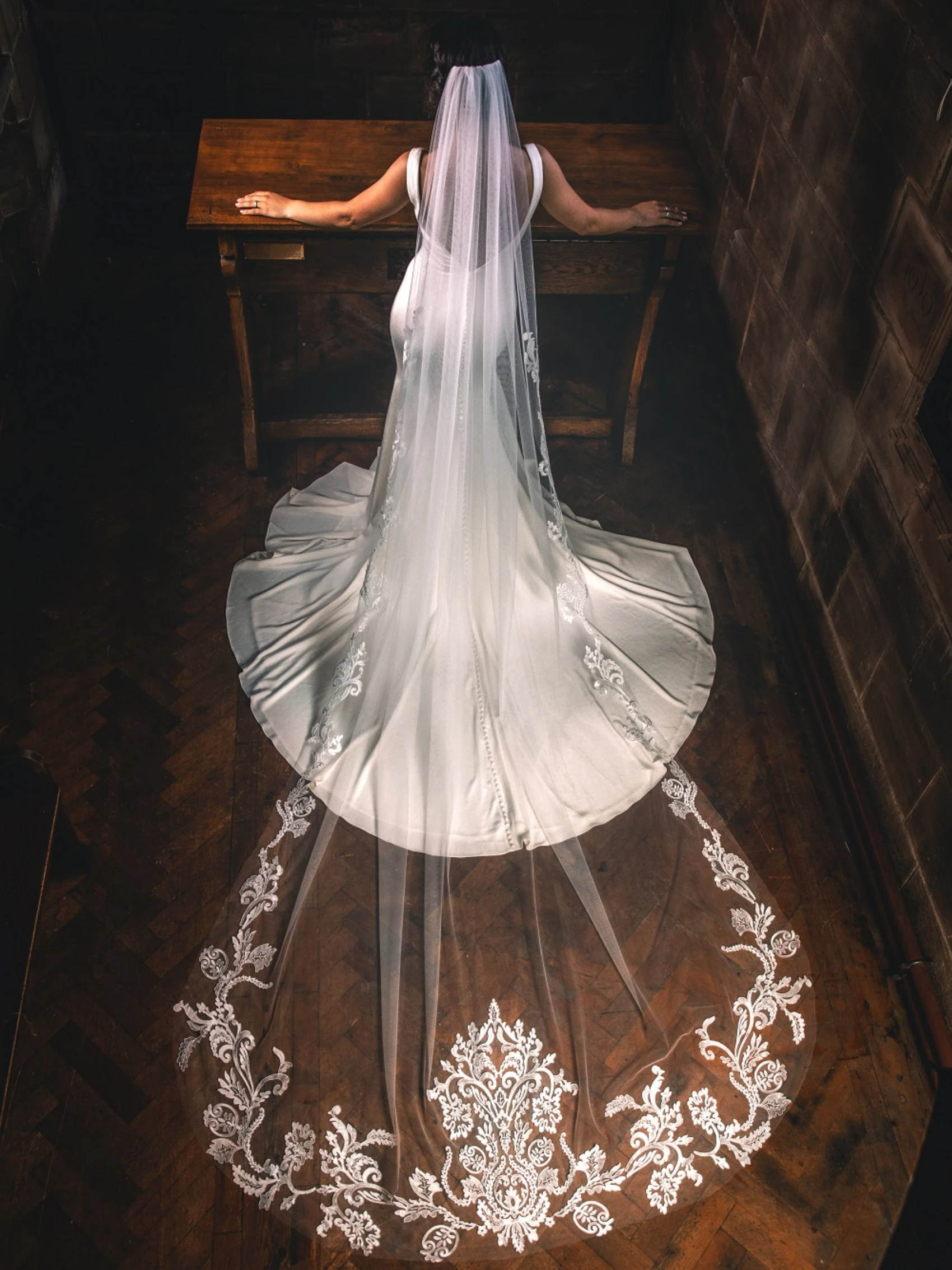 Simple Wedding Veils High Quality Appliques One Layer Cathedral Length Bride Veil Applique Edge Custom Made Bridal Accessories