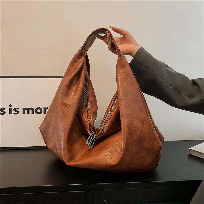 Large black shoulder bag womens large homeless shopping bag solid color high-quality soft leather cross body handbag womens travel handbag 241018 ww