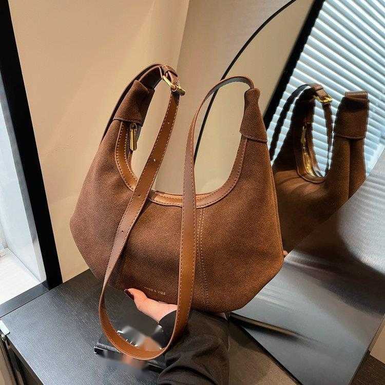 CMM Small and Niche Suede Soft Surface Single Shoulder Armpit Bag for Women New Versatile Crossbody Bag for Work and Commuting