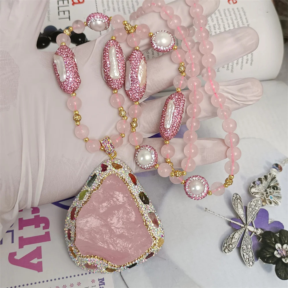 Natural Pink Crystal Natural Stone Irregular Pendant Necklace for Womens Fashion Womens Banquet Long Hair Clothing Chain Jewelry 241018