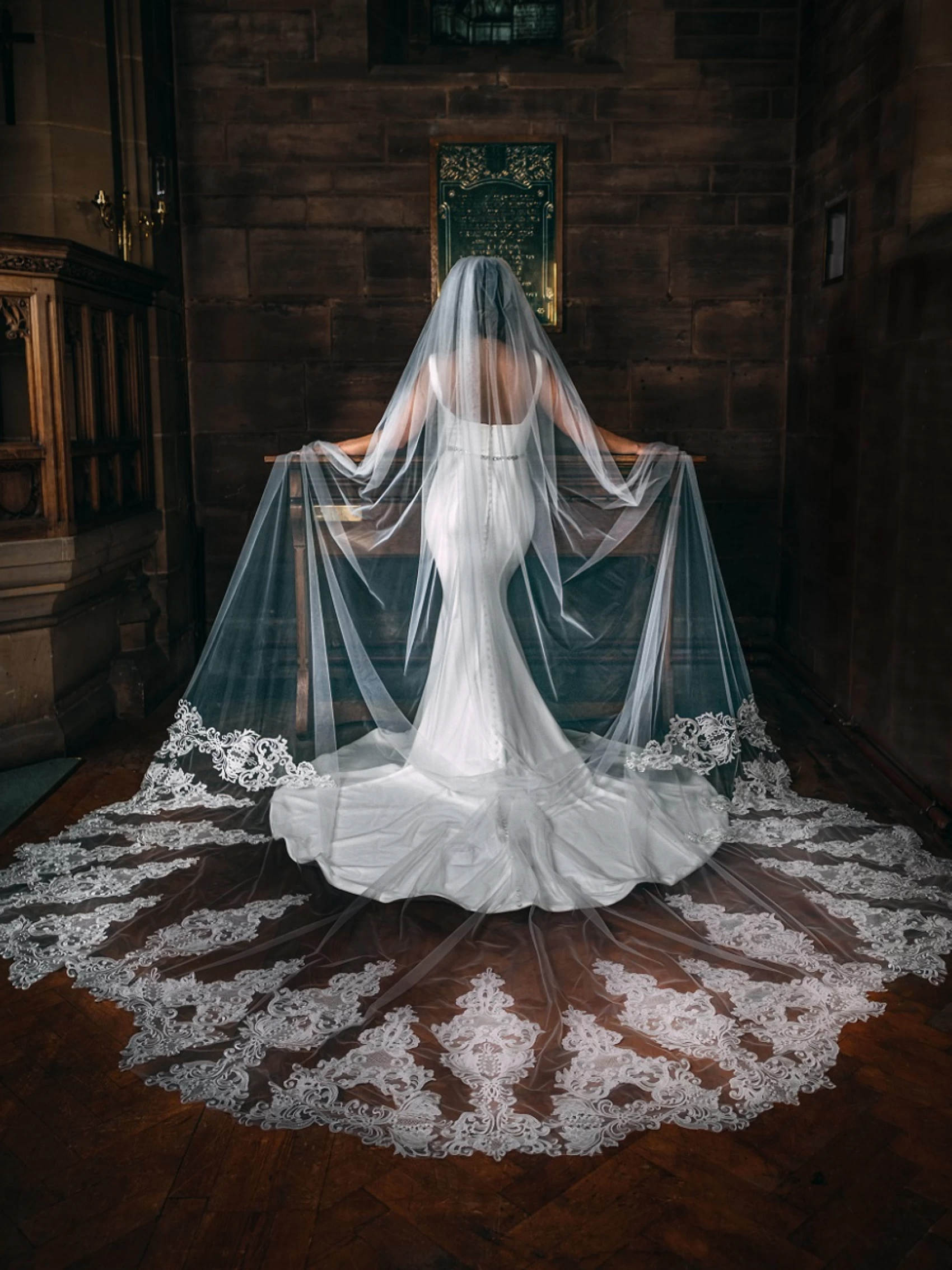Luxury Wedding Veils High Quality Appliques One Layer Cathedral Length Bride Veil Applique Edge Custom Made Bridal Accessories