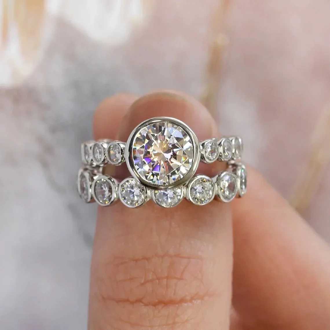 Super Flash Simulated Diamond Ring Womens Luxury Style Fashion High Texture Matching Wedding Jewelry Y241019