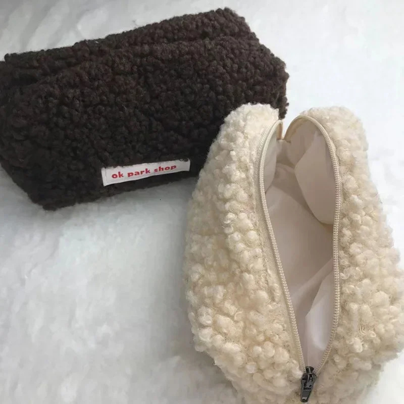 2025 NEW Fashion Large Capacity Women Solid Color Soft Plush Cosmetic Bags Storage Bag for Traveg Portable Coin Purse Gift 241019 zhanyishengli