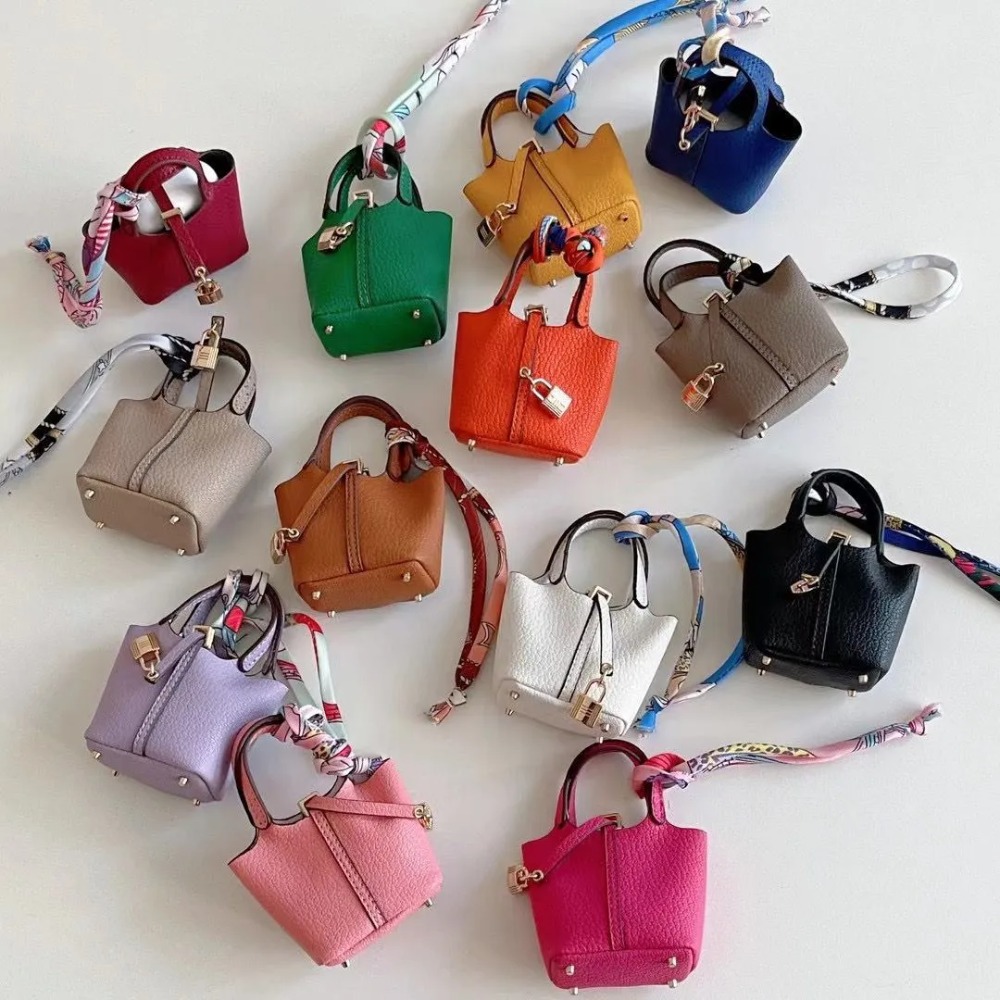 Designer Keychains Bag Leather Women Key chains Key ring Mini Purse Bags Pendant Fashion Buckle Lovers Car Key Chains 13 Style Z 10.19