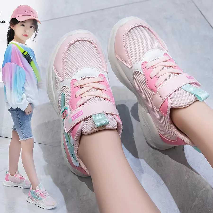 Athletic Outdoor 2024 New Girl Warm Plush Shoes Winter Childrens Casual Leather Shoes Running Sports Shoes Dents Sports Shoes H241019