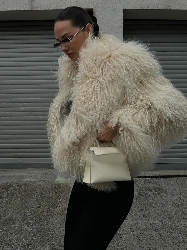 Elegant fur faux fur warm short jacket womens round neck long sleeved thick jacket winter womens high street jacket 241018