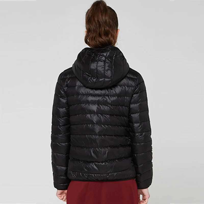 90% Ultra-light Plus Size Thin Down Jacket Women 2020 Autumn Winter Slim Short Hooded Warm White Duck Down Coat Women OuterwearX241019