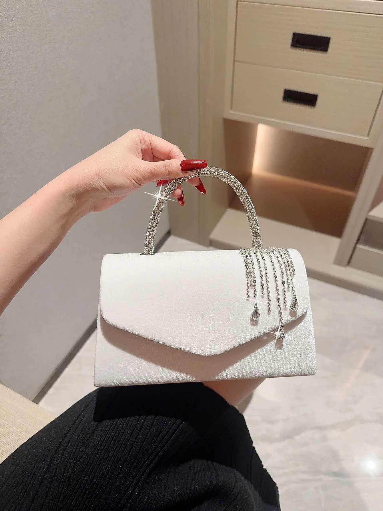 Ladies Autumn Retro Velvet Flaps Evening Bag Dress Tassel Handbag Banquet Bag Promotion Bag Party Handbag Bridal Bag Y241019