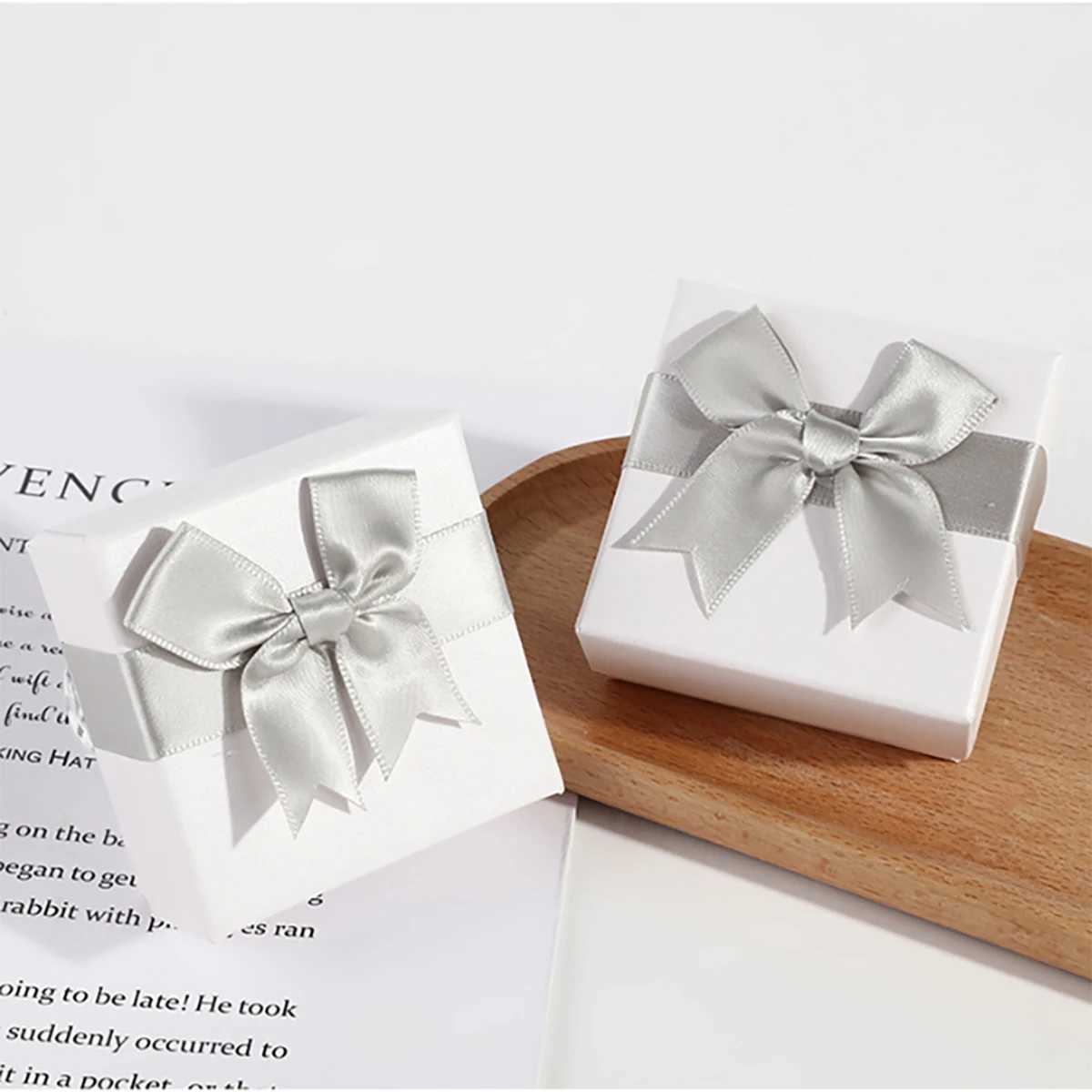 1Pc - Elegant gray satin bow jewelry gift box with lid suitable for jewelry storage boxes of earrings necklaces and rings W241019