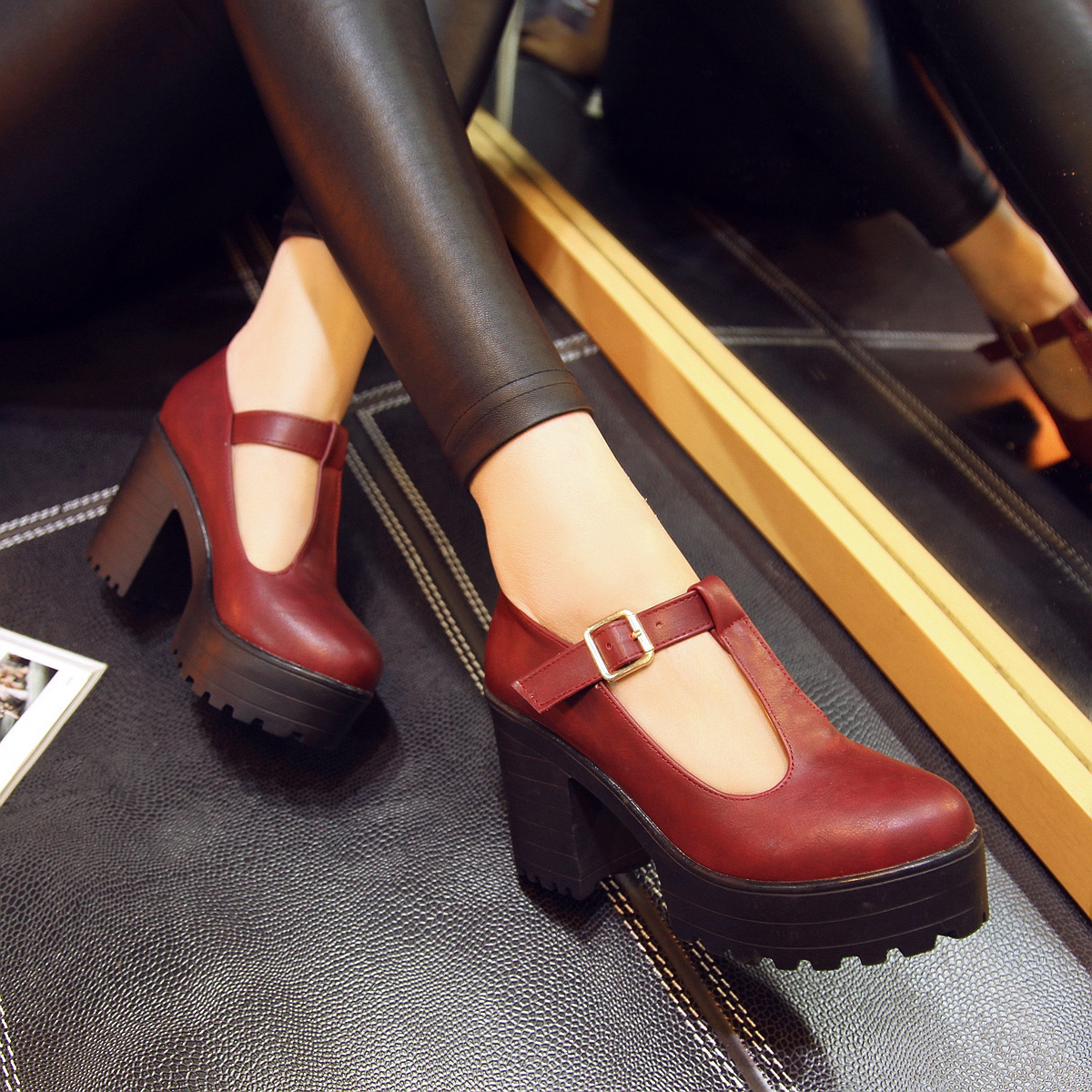 Large size women's shoes for spring/summer 2020, T-shaped with water platform, comfortable thick heel, super high heels, single shoe