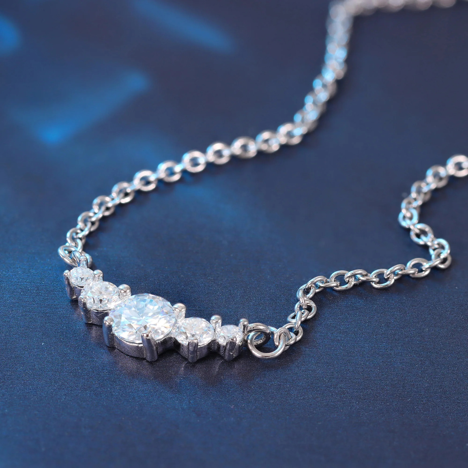 S925 Silver Pendant Womens Simple Fashion Sparkling Smile D-Class Five piece Necklace 241018