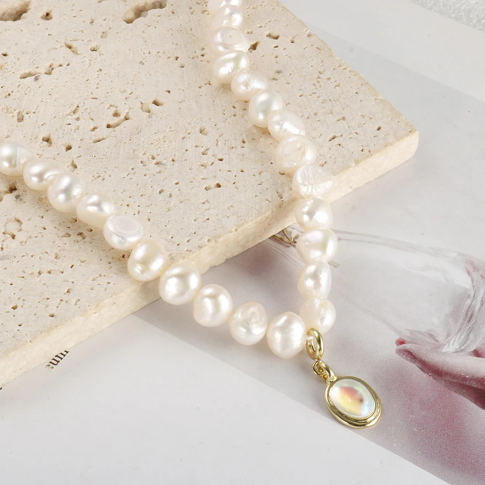 Golden Sea Irregular Baroque Retro Natural Freshwater Pearl Necklace Moonstone Kravik Pendant Fashion Womens Party 241018
