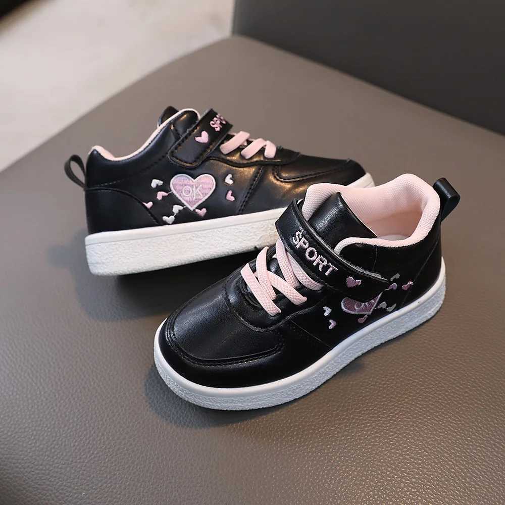 Athletic Outdoor Love Embroidery PU Leather Platform Shoes Childrens Casual Sports Shoes Round Toes Brand Designer Dad Sports Shoes H241019