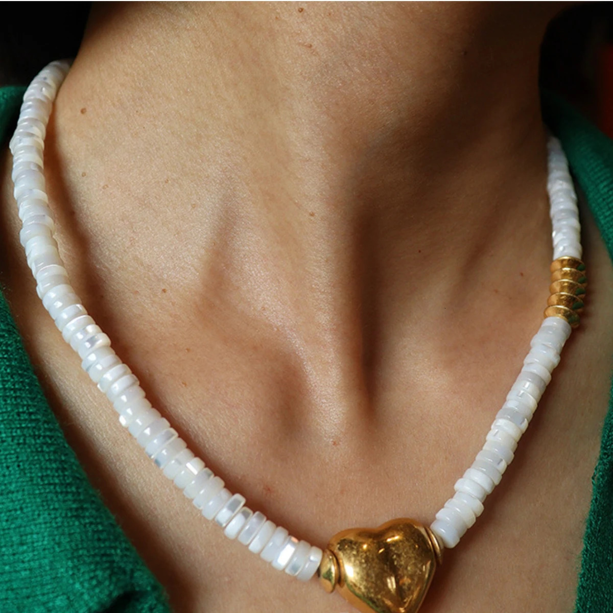 Bohemian style necklace natural stone shell and pearl decorative chain heart-shaped necklace suitable for womens vacations 241018