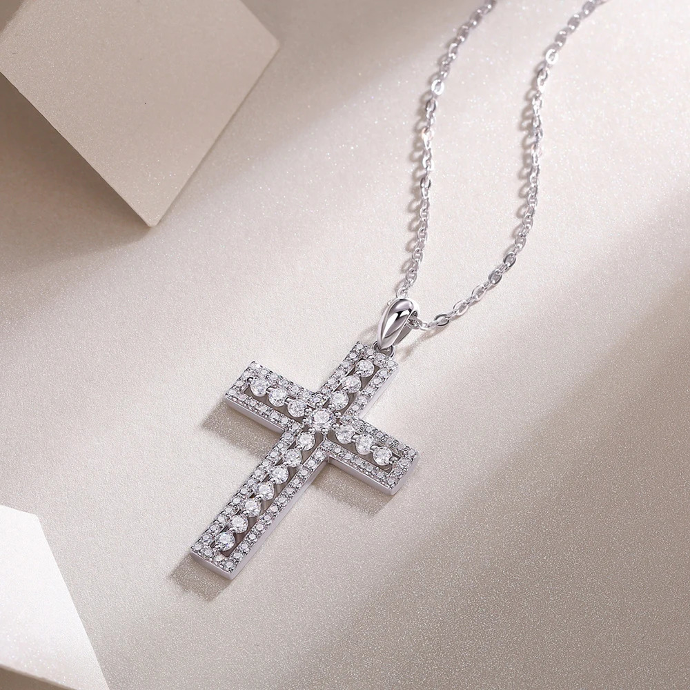 Serenty D-color all silica womens cross necklace S925 pure silver sparkling Jesus pendant necklace plated with 18K jewelry 241018