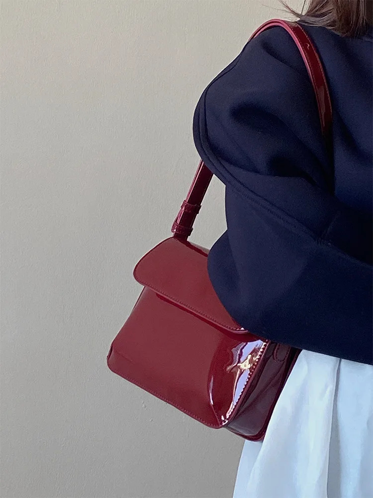 Wine Red PU Bottom Bag Womens Retro Lace Leather Shiny Buckle Shoulder Bag Elegant Cross Body Bag 241018
