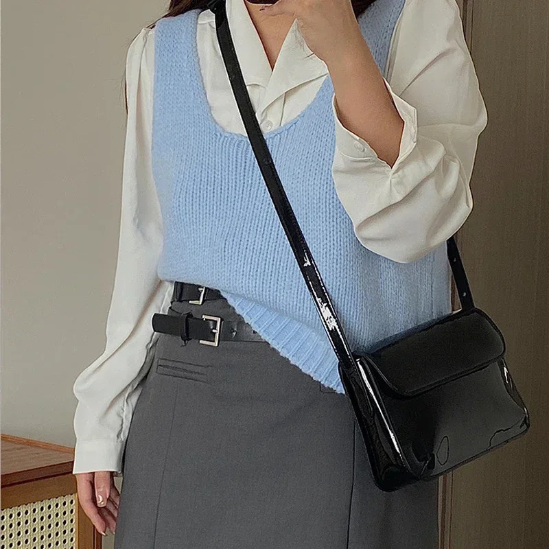 2025S New Free Shipping Designer Bag Retro Patent Leather Shoulder Flip Solid Color Bottom Red Cross Shaped Bag Womens Handbag