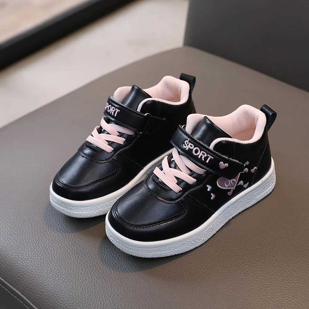 Athletic Outdoor Love Embroidery PU Leather Platform Shoes Childrens Casual Sports Shoes Round Toes Brand Designer Dad Sports Shoes H241019