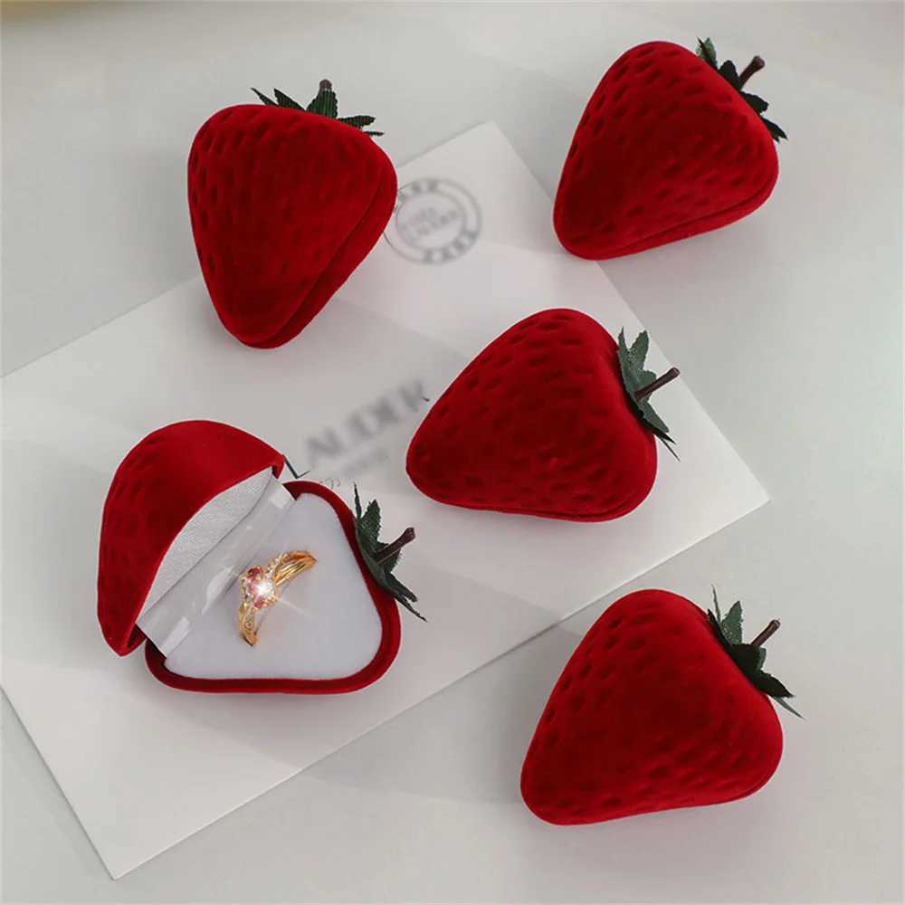 Velvet Red Strawberry Ring Box Romantic Wedding Jewelry Rack Box Plush Jewelry Display Box Valentines Day Gift W241019