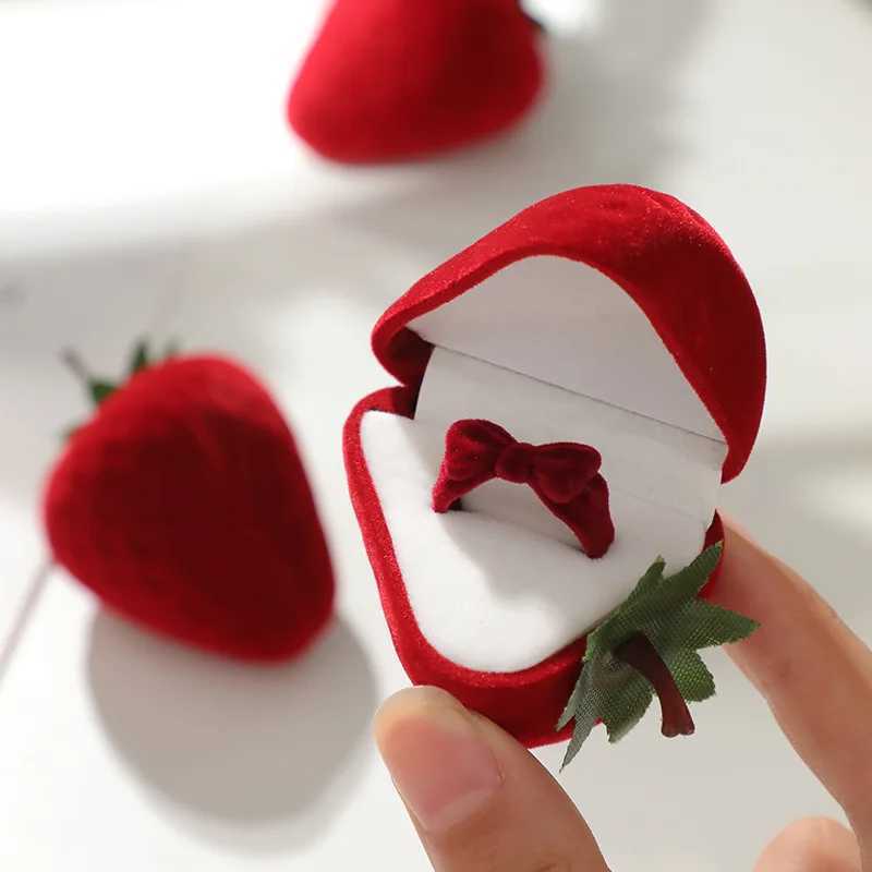Popular Strawberry Box Cute Jewelry Box Ring Plush Storage Box Fashion Earrings Jewelry Box Birthday Gift W241019