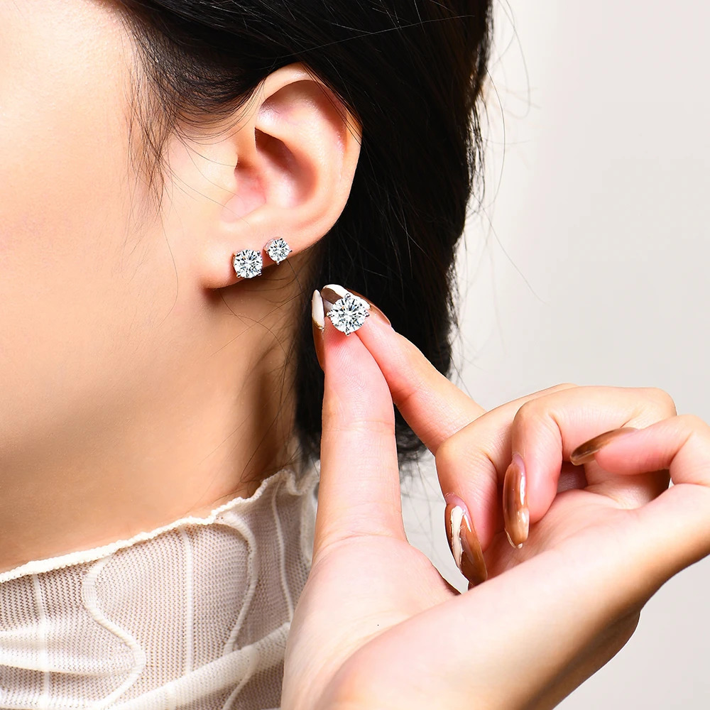 Attachment 2 carat 8.0mm D colored silica earrings suitable for women high-quality 100% 925 sterling silver sparkling wedding jewelry 241018