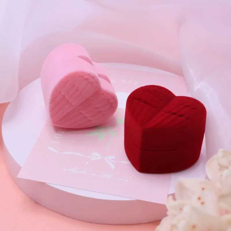 New heart-shaped velvet ring box used for suggesting engagement and wedding jewelry packaging display box red pink angel wing jewelry box W241019