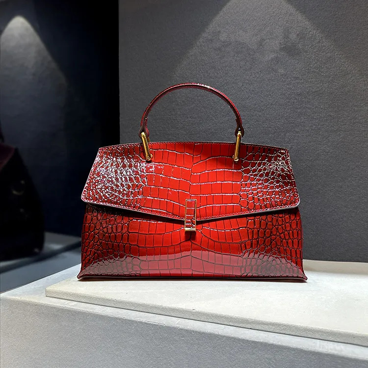 and fashionable leather womens handbag with pattern womens shoulder messenger red bag large capacity portable shell bag 241018