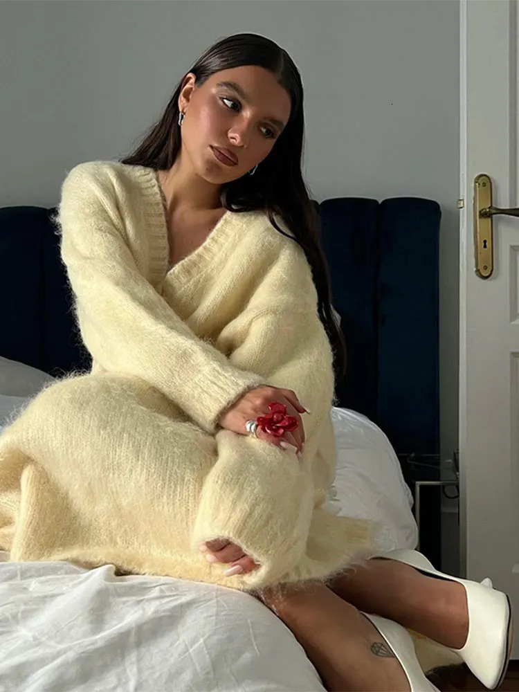 Leisure Mohair womens knitted suit elegant V-neck long sleeved single chest knitted cardigan autumn womens street Midi skiing suit 241018