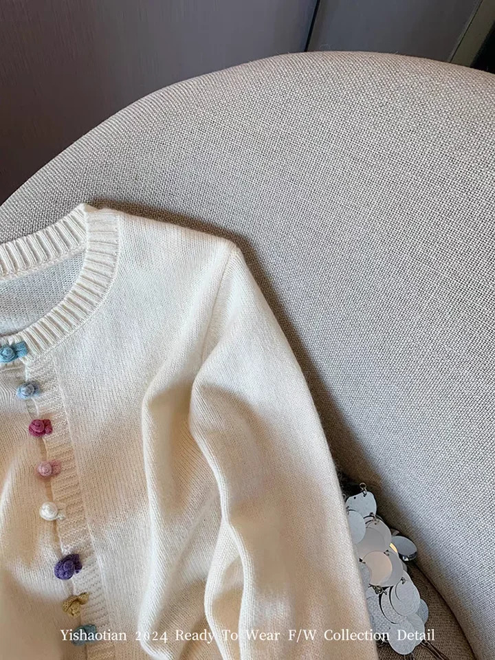 Womens white O-neck cardigan Harajuku Y2k long sleeved knitted cashmere sweater vintage 2000s autumn clothing 241019