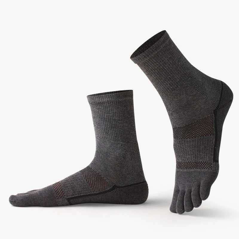 2024 Winter Warmth Men Sports Five Finger Socks 100% Cotton Sweat Absorbent Solid Color Outdoors Woman Long Tube Split Toe SocksXJ241019
