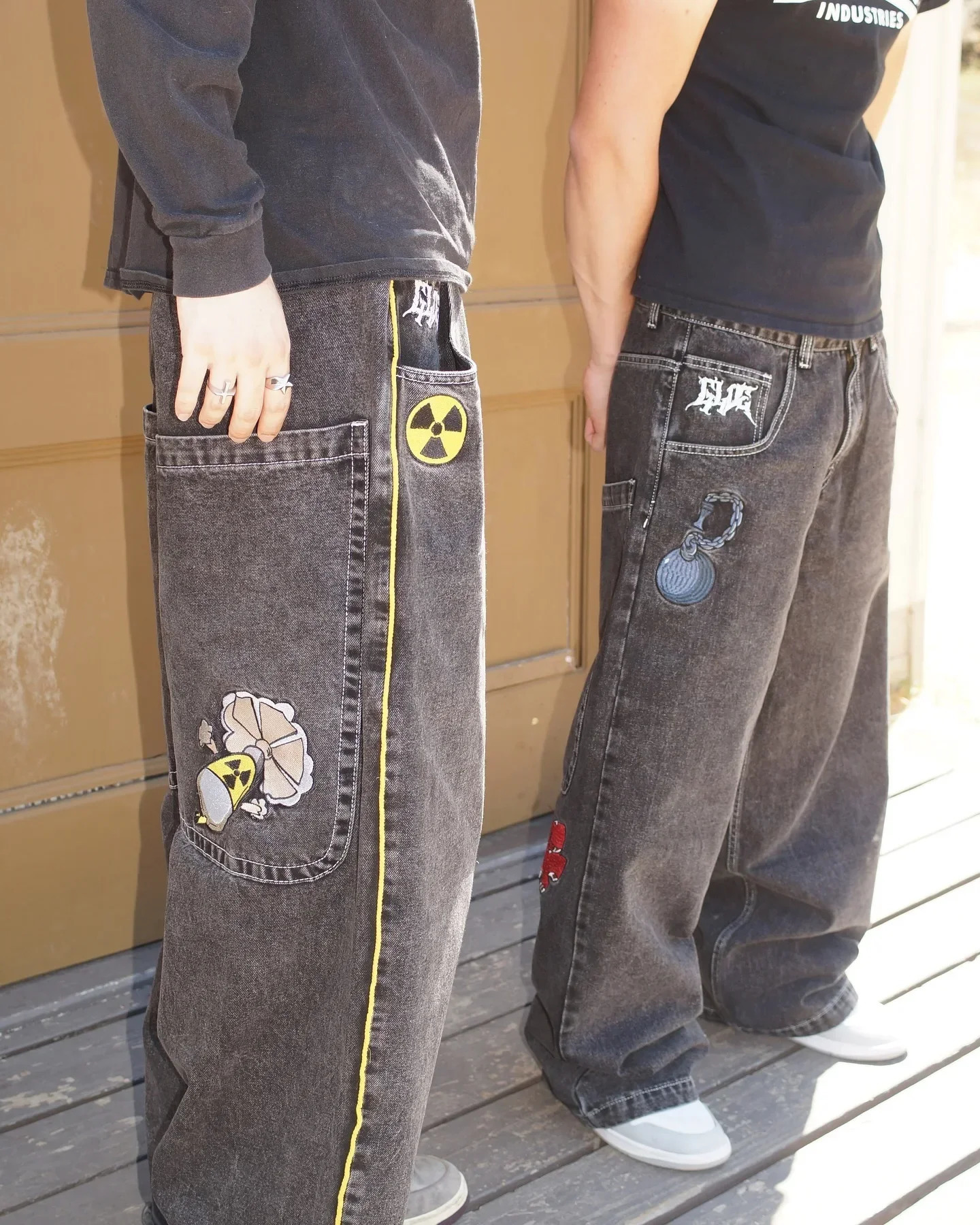 Vintage American High Street Embroidered Jeans with Black Pocket Patchwork Y2K Gothic Mens Denim Pants Fashion Hip Hop Wide Leg Womens Jeans 241007